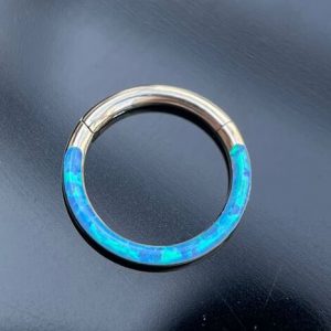 Argolla bisagra línea lisa ópalo