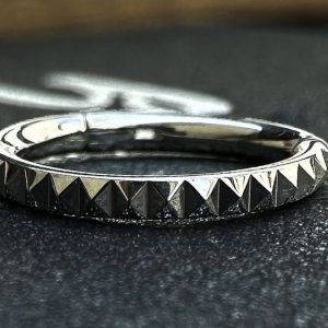 argolla línea triángulo